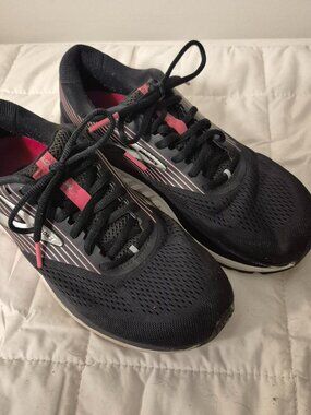 Brooks Addiction 14 Womens Size 9.5 B Black Pink Athletic Running Sneaker